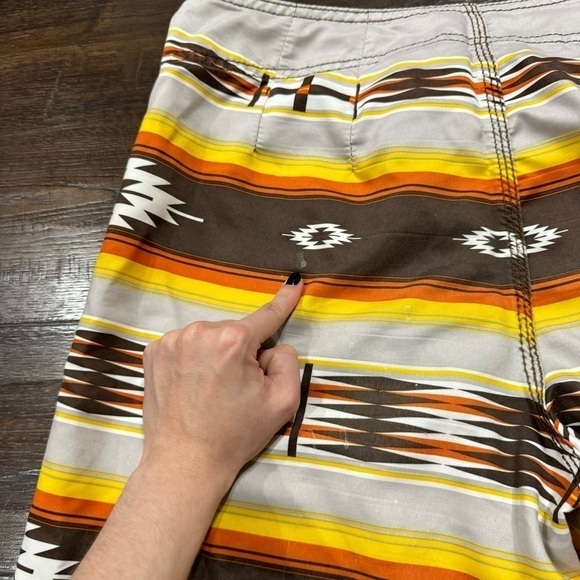 Billabong Tribal Aztec Printed Board Shorts Size 32 Men - Picture 14 of 16